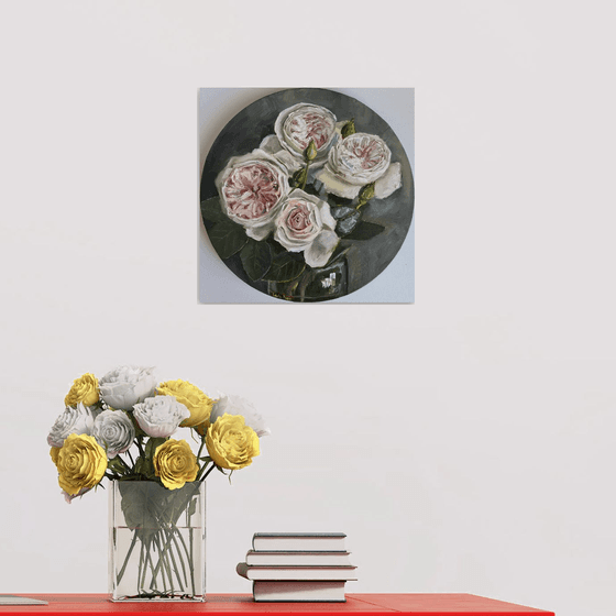 Pink roses round still life