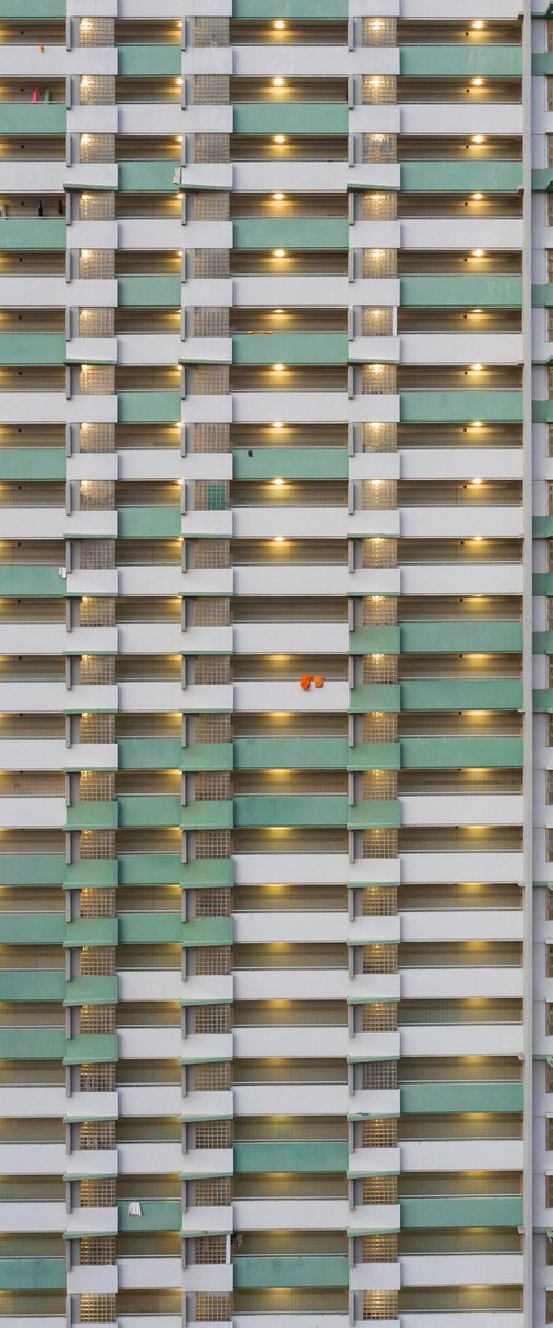 Vertical Domino (Night) by Serge Horta