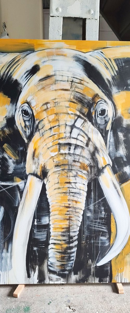 ELEPHANT #29 - RED LIST by Stefanie Rogge