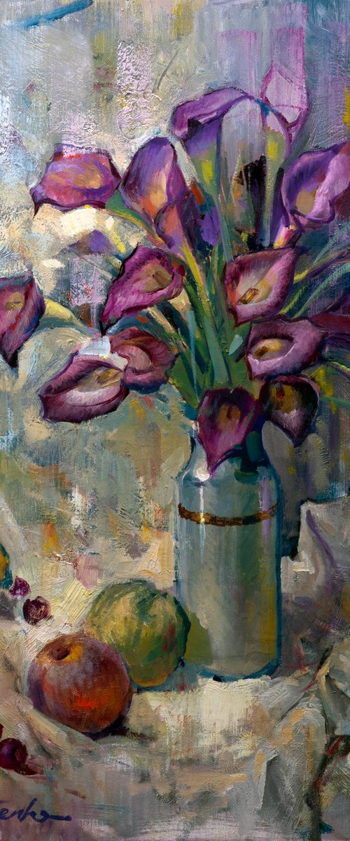 Flowers in a ceramic vase by Sergei Yatsenko