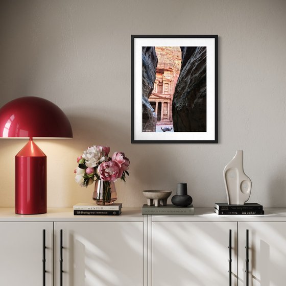 THE GLIMPSE OF PETRA