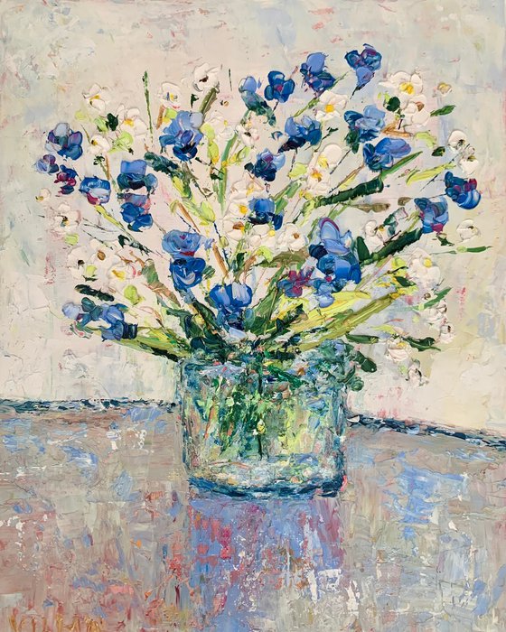 Bouquet of daisies and cornflowers