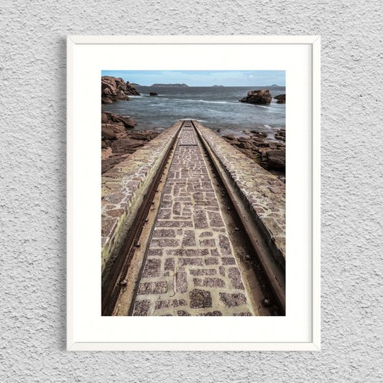 TOWARDS THE SEA