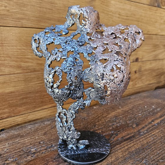 Pavarti IRIS - Bust woman metal artwork - steel, bronze lace