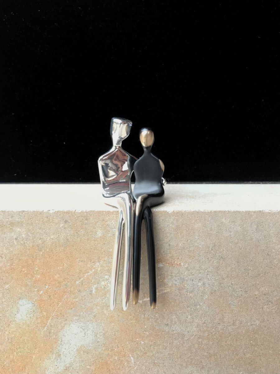 Mixed couple, Silver plated bronze and dark bronze with golden highlights by Yenny Cocq