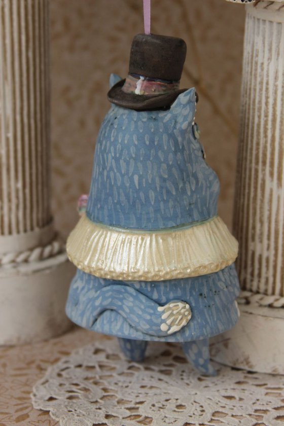 Сat with a Hat. Ceramic sculpture by Elya Yalonetski.