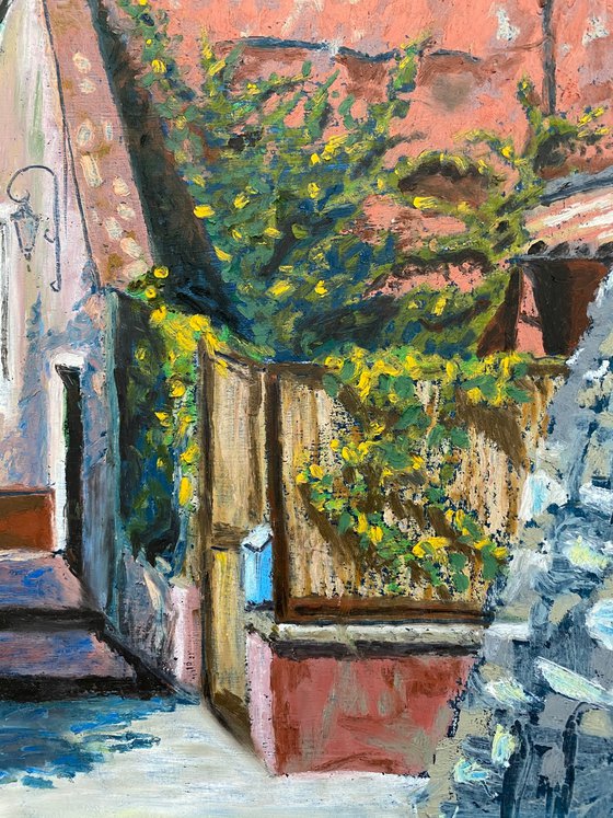 Courtyard in Roussillon