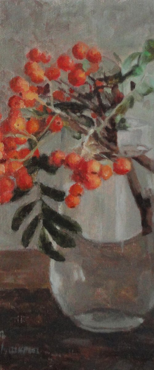 Red fruits in a vase by Radosveta Zhelyazkova
