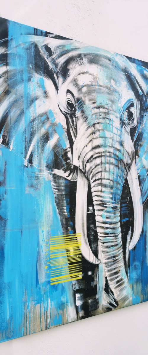 ELEPHANT #27 - RED LIST by Stefanie Rogge