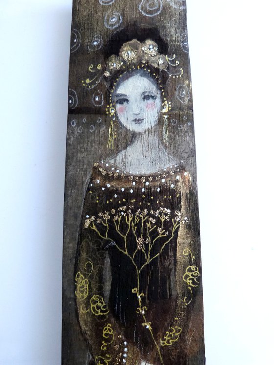 Painting on wooden stave, woman in gold and brown, Gold Umbel.