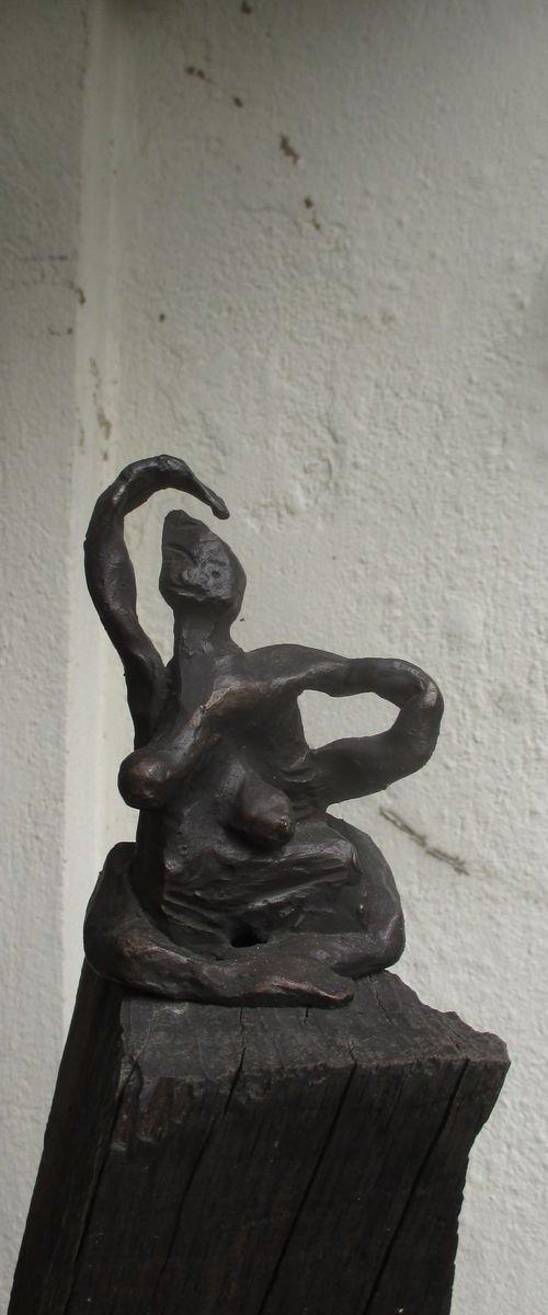 morning gym lady - bronze by Sonja Zeltner-Müller
