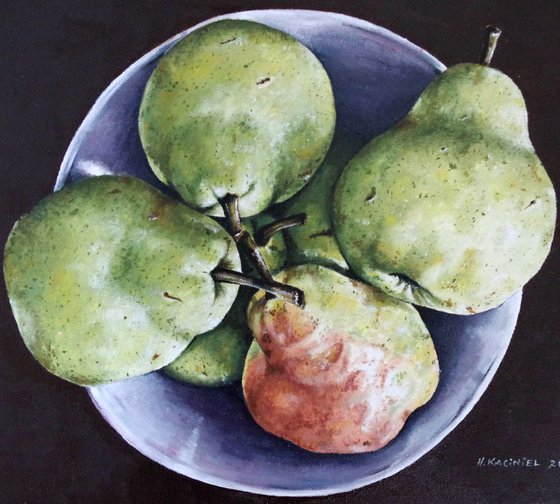 A bowl of Pears