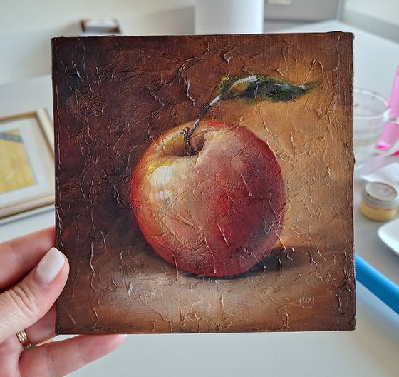 Warm Light of the Apple