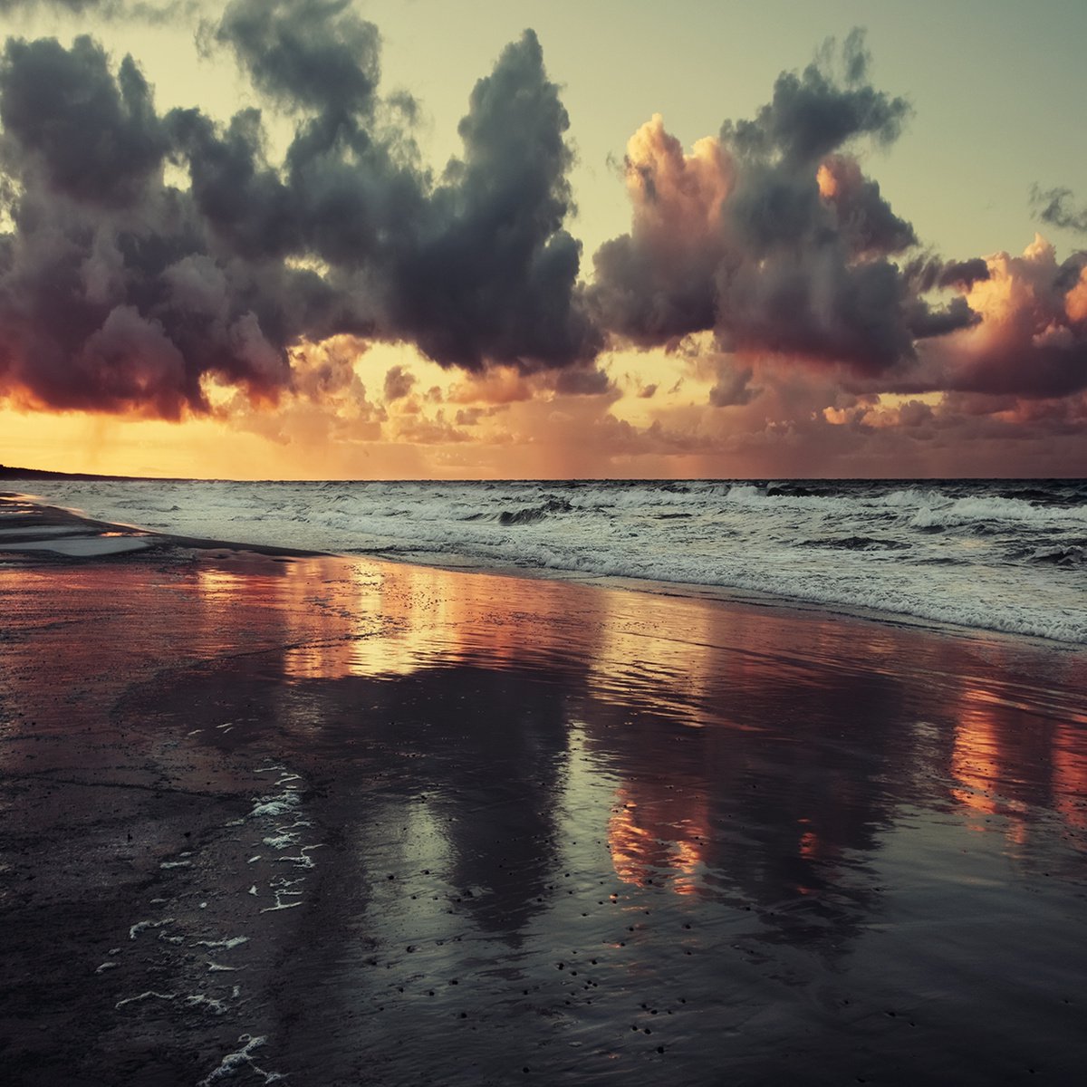 Stormy sunset by Jacek Falmur