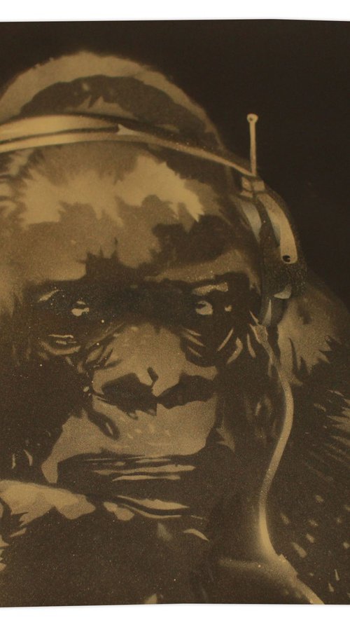 Gorilla in the groove (wp). by Juan Sly