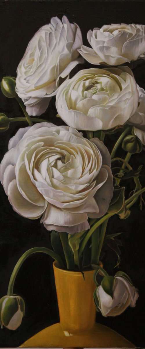 white bouquet in yellow vase by Darya Klunnikova