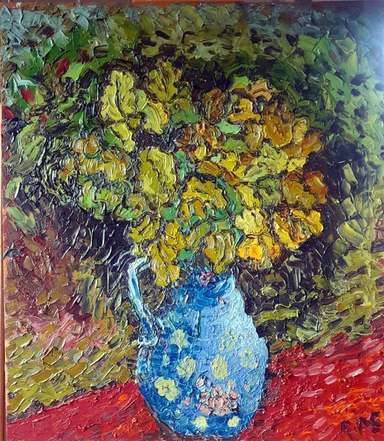 Autumn oak leaves in a blue vase