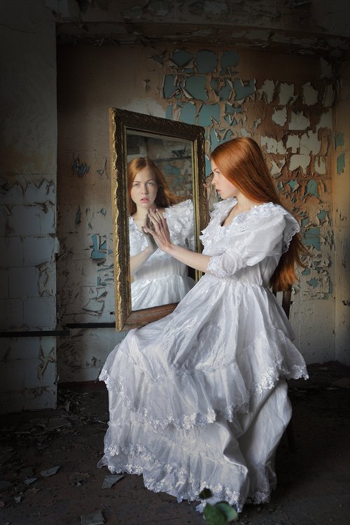 Dreaming 11. Girl with the mirror 4. by Stanislav Vederskyi