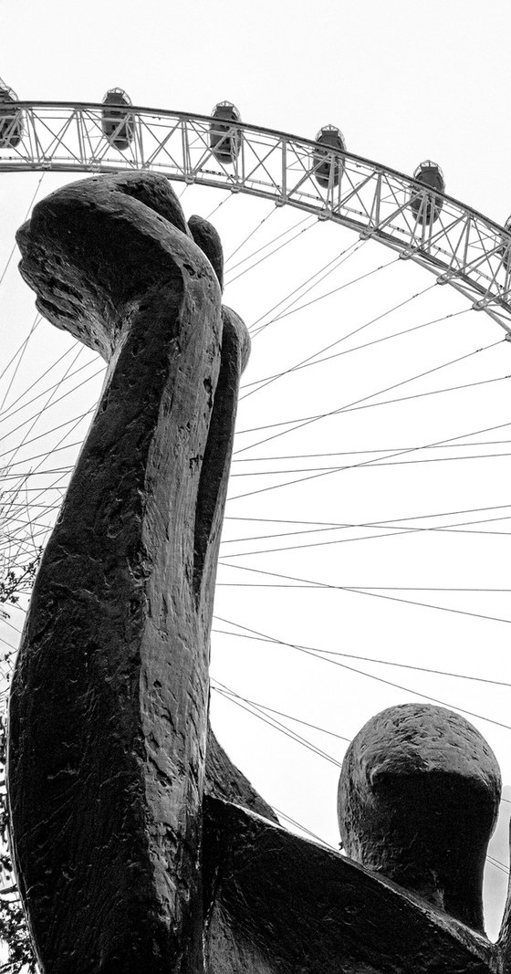 Staying strong together : London Eye 2022  1/20  8" X 12"