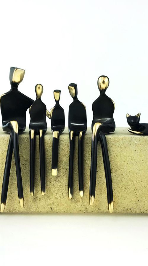 Custom family with pets in brushed bronze by Yenny Cocq