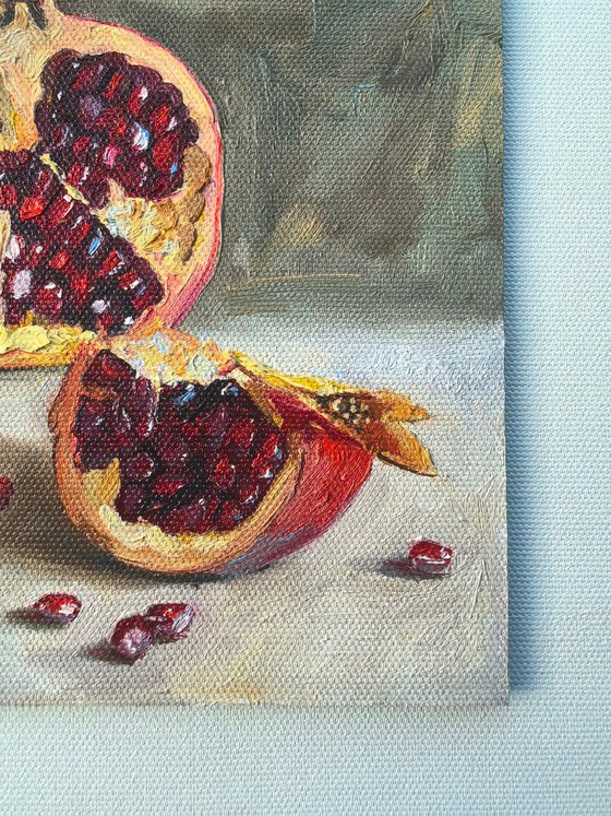 Pomegranates slices