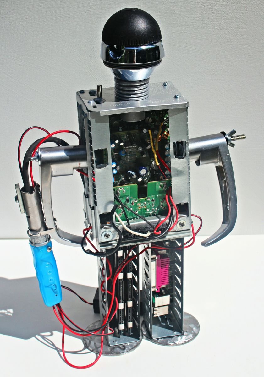 Surrealistic Still Life Sculpture By Ken Vrana, 10 X 16", It, Original Artwork