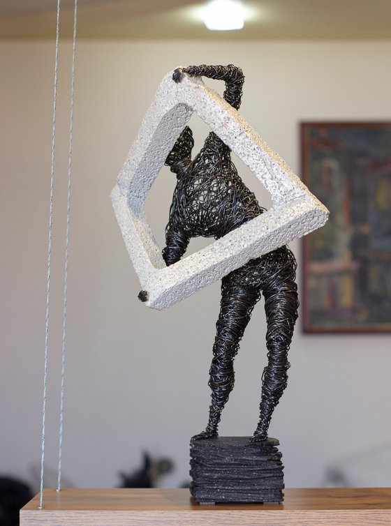 Man with a square 45x19x15 3kg iron, tufa, perlite