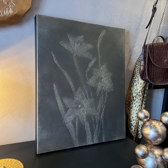 Grey Metallic Daffodils