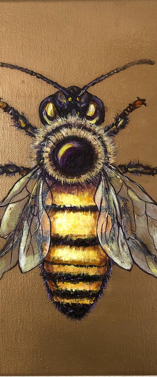 Precious bee by Lena Smirnova