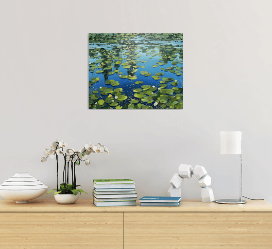 Water lilies on the mirror