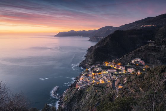 END OF A SUNSET IN RIOMAGGIORE