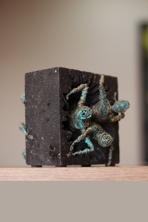 Escape from the square (13x13x16 1.7kg copper, tufa)