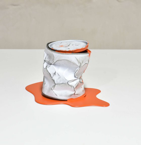 Le vieux pot de peinture orange - 325