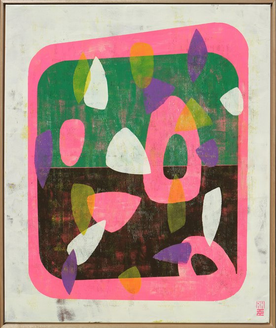 Fractured neon pink in green