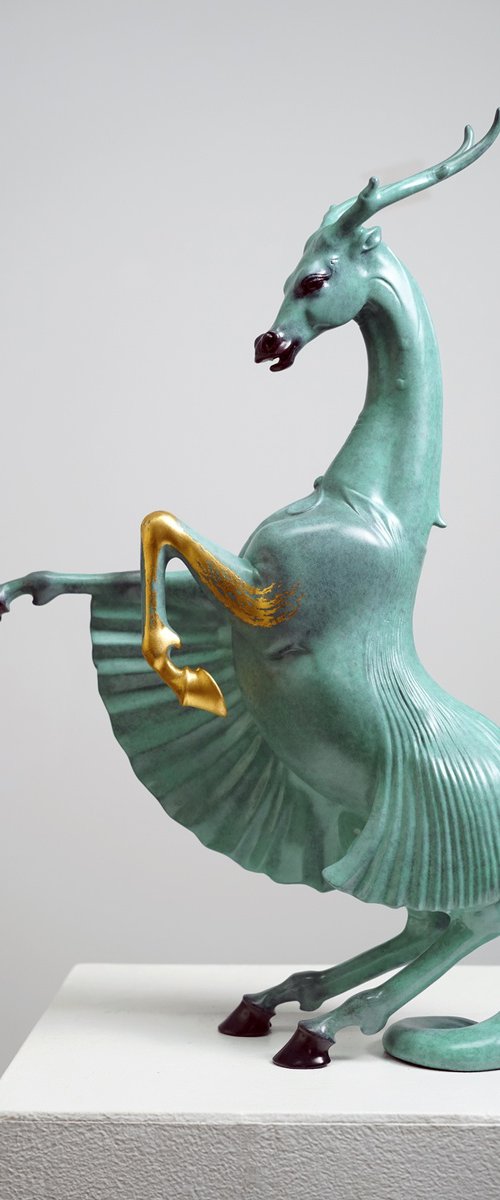 Outstanding(Apply pure gold） by Zhao Yongchang 赵永昌