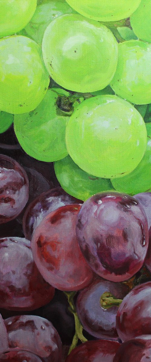 Contrast. Grapes. Gift by Linar Ganeev