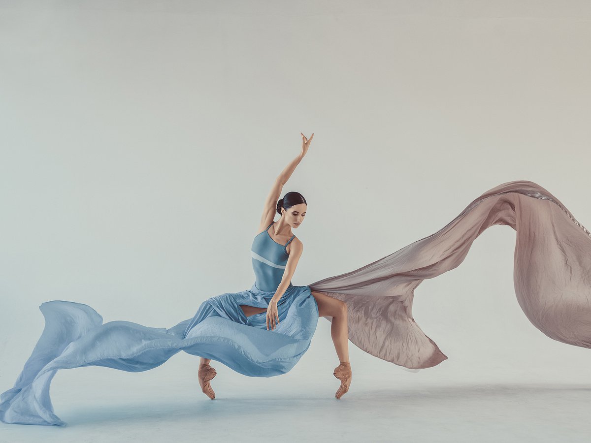 Prima ballerina by Dan Hecho