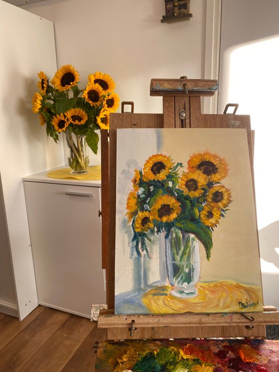 Sunflowers in the vase