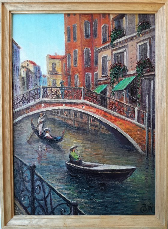 Walk along the canals of Venice