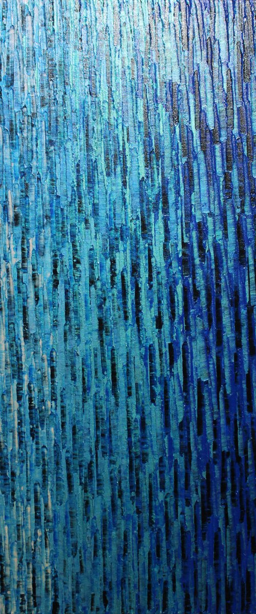Large iridescent blue pearl white fade by Jonathan Pradillon