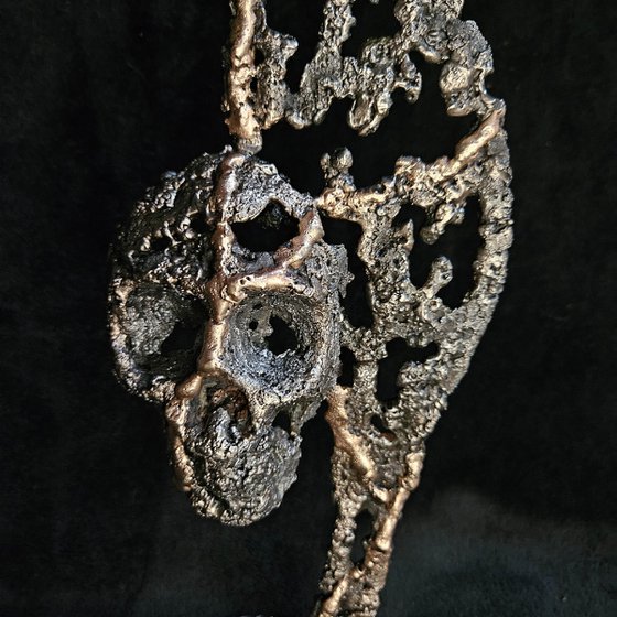 Flame skull 90-23 - Skull on flame metal sculpture