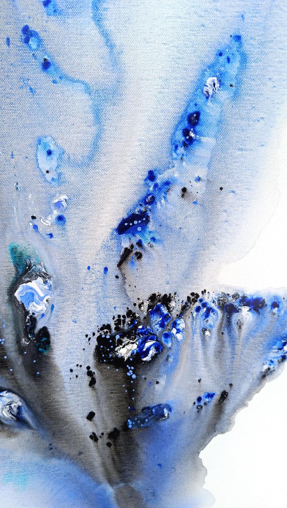 Nature 557 — Abstract Organic Blue