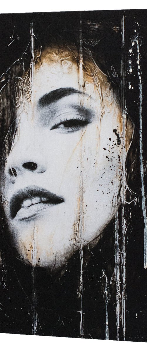 "Caught in my mind" (artwork on closet door) (45x43x2,5 cm) - Unique portrait on closet door (abstract, figurative, gold, original, resin, beeswax, painting, 3D, closet door, wood) by Rouzbeh Tahmassian