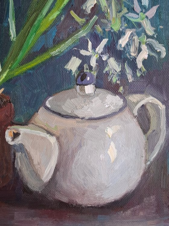 Teapot with primroses