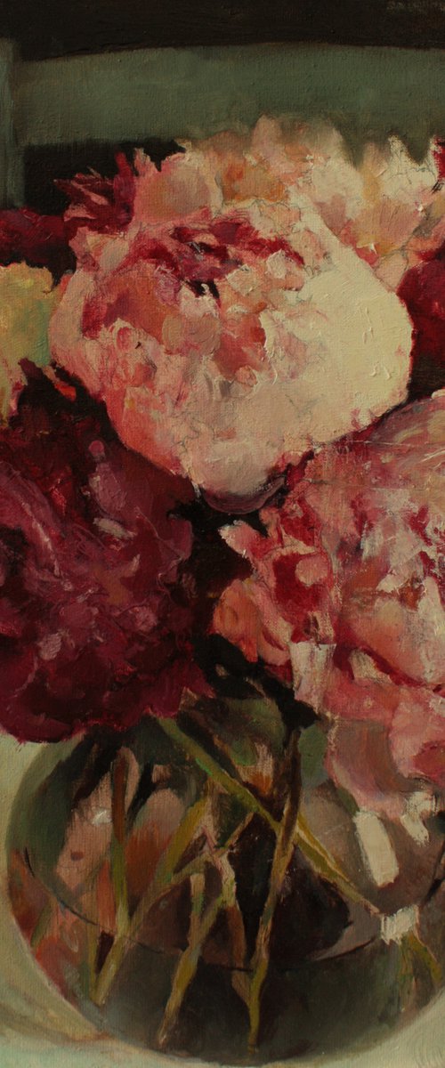 small bouquet of peonies by Sofia Moklyak