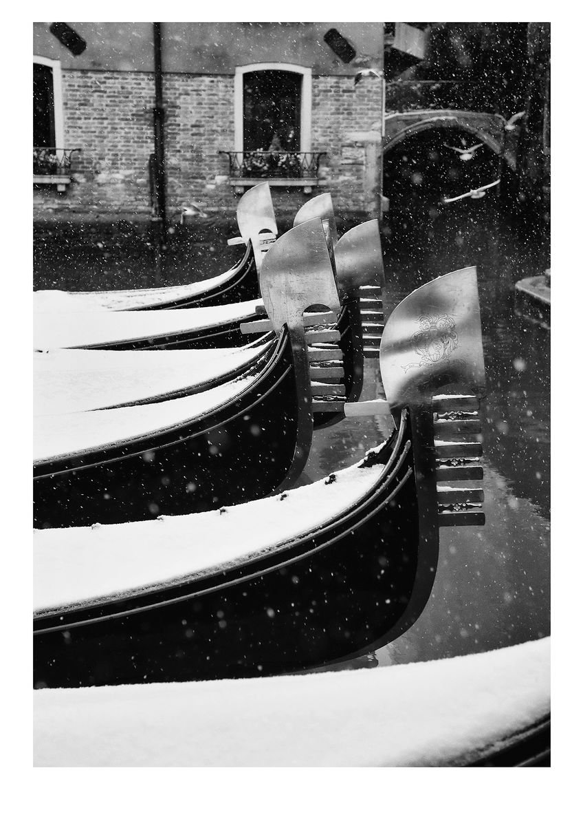 Gondole nella neve by Matteo Chinellato