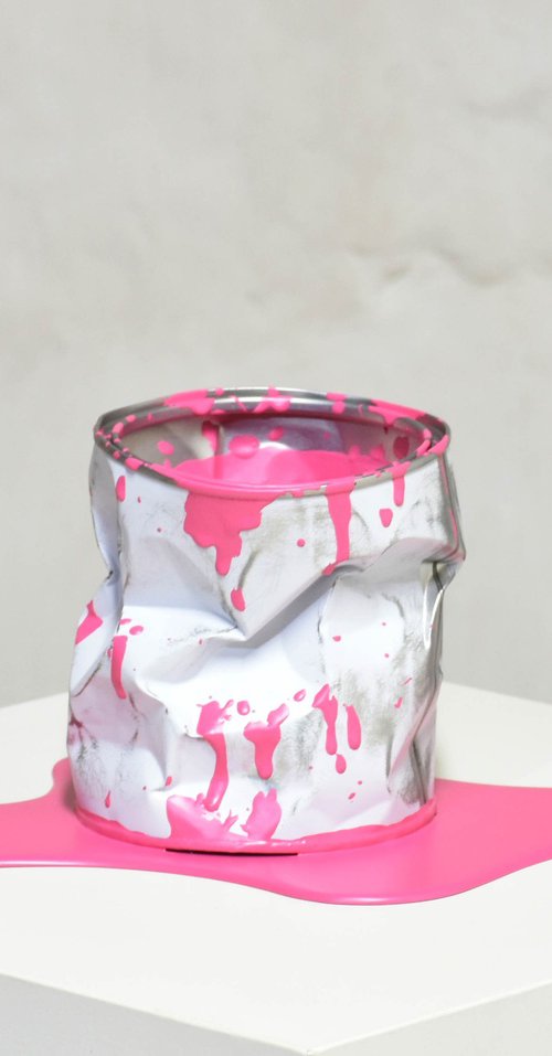 Le vieux pot de peinture rose by Yannick Bouillault