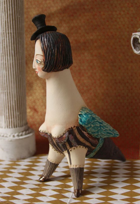 Fashon Bird. Ceramic sculpture