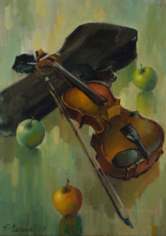 Violin and apples