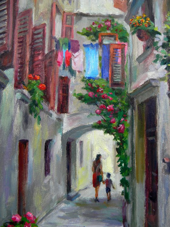 A narrow street of the southern town